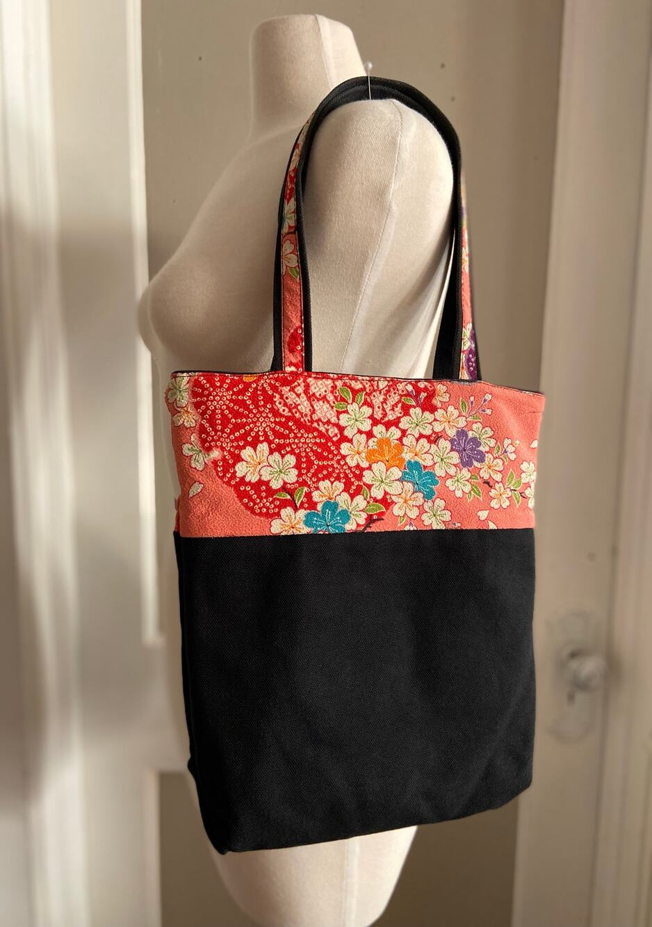 Reversible Black Canvas Tote w/Pink Floral Trim sz OS